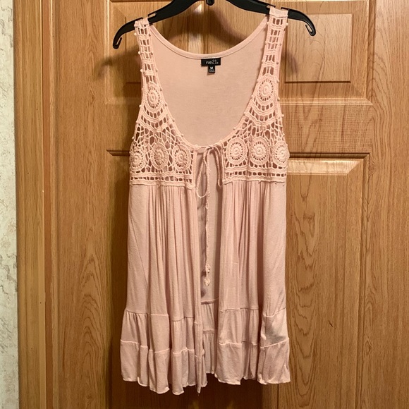 Rue21 Sweaters - BOHO Rue21 Light Pink Crochet Vest — Size Medium